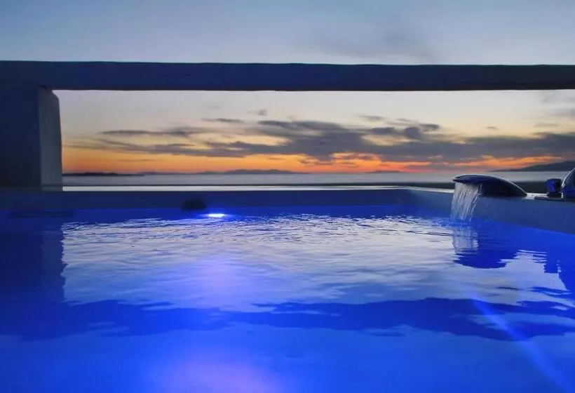 سوئیت جونیور با استخر, Cavo Tagoo Mykonos