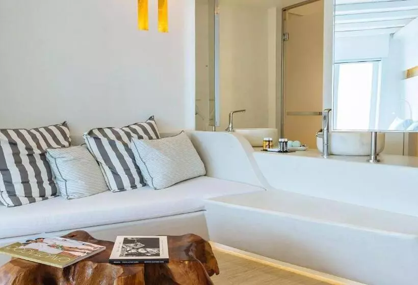 سوئیت جونیور با استخر, Cavo Tagoo Mykonos
