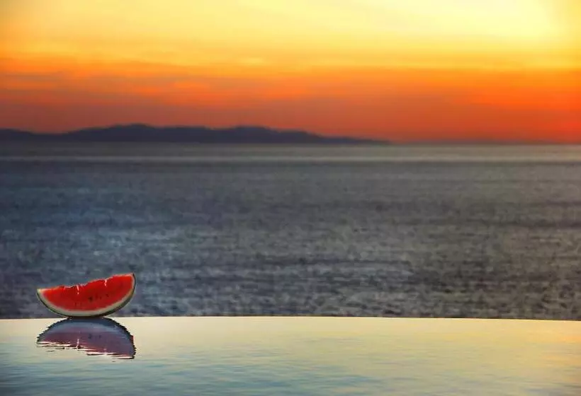سوئیت جونیور با استخر, Cavo Tagoo Mykonos