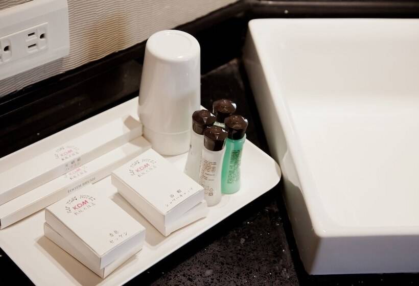 اتاق استاندارد سه نفره, Kdm