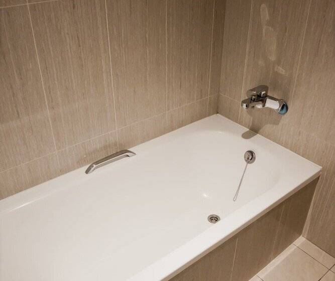 اتاق استاندارد سه نفره, Kdm