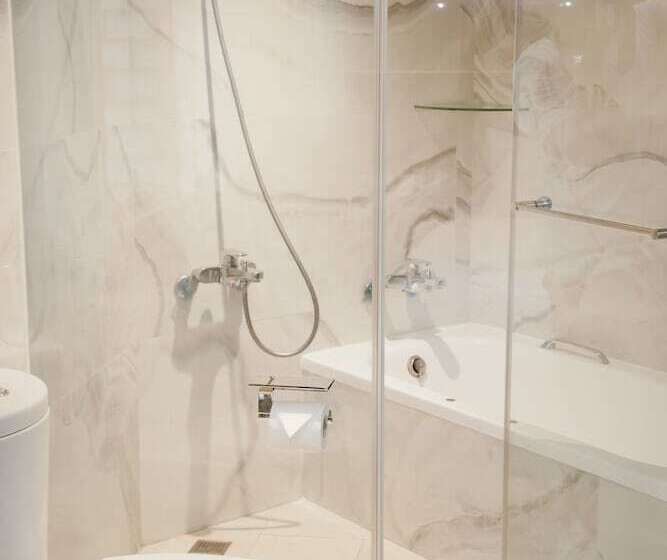 اتاق استاندارد سه نفره, Kdm