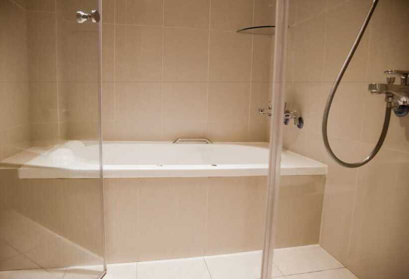 اتاق استاندارد چهار تخته, Kdm