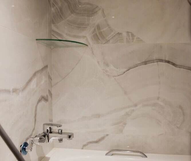 اتاق استاندارد سه نفره, Kdm