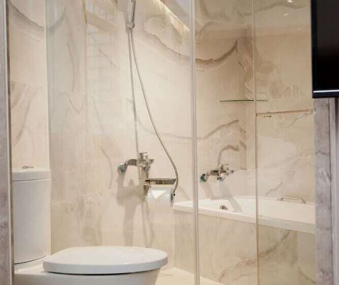 اتاق استاندارد سه نفره, Kdm