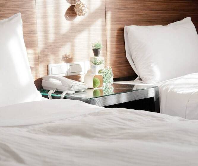 اتاق استاندارد سه نفره, Kdm