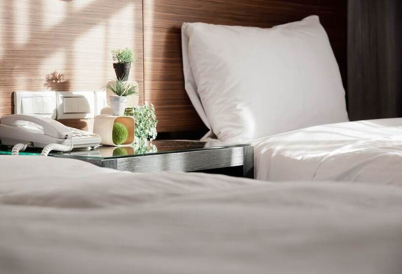 اتاق استاندارد سه نفره, Kdm