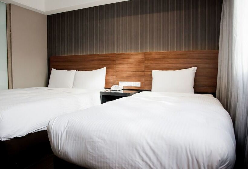 اتاق استاندارد سه نفره, Kdm