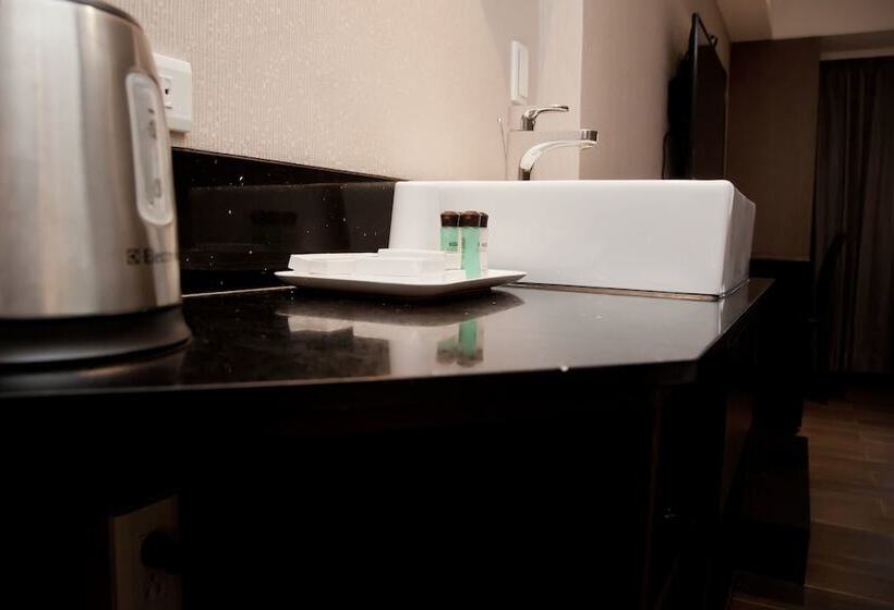 اتاق استاندارد چهار تخته, Kdm