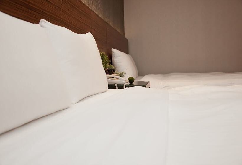 اتاق استاندارد چهار تخته, Kdm