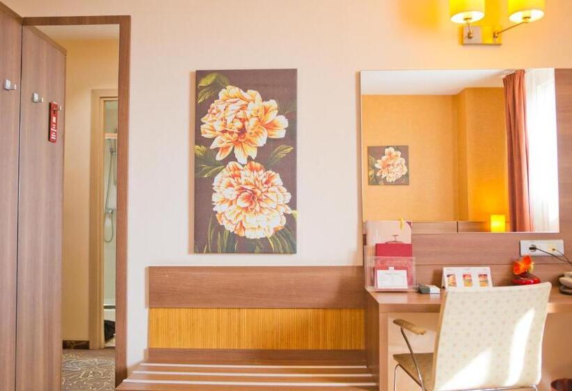 اتاق استاندارد, Rin Central