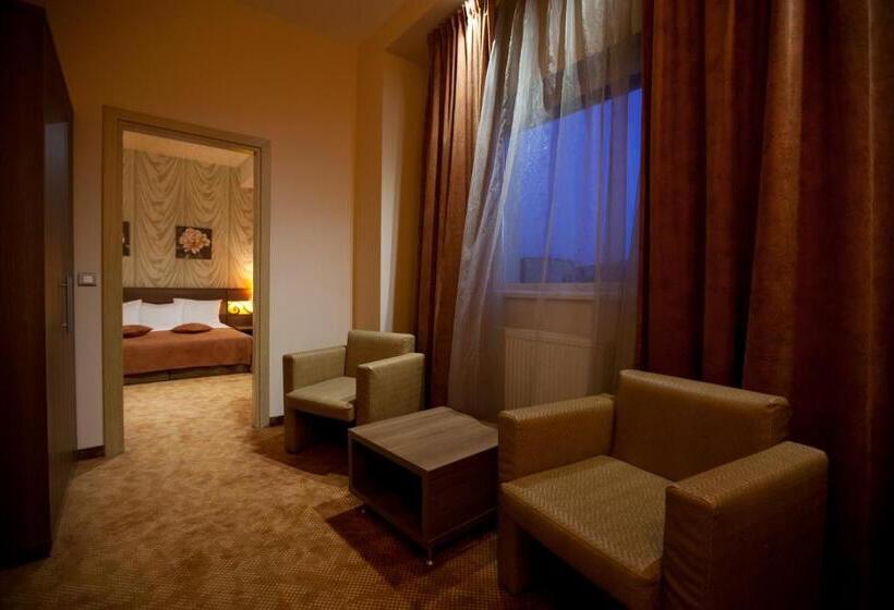 سوییت جونیور, Rin Central