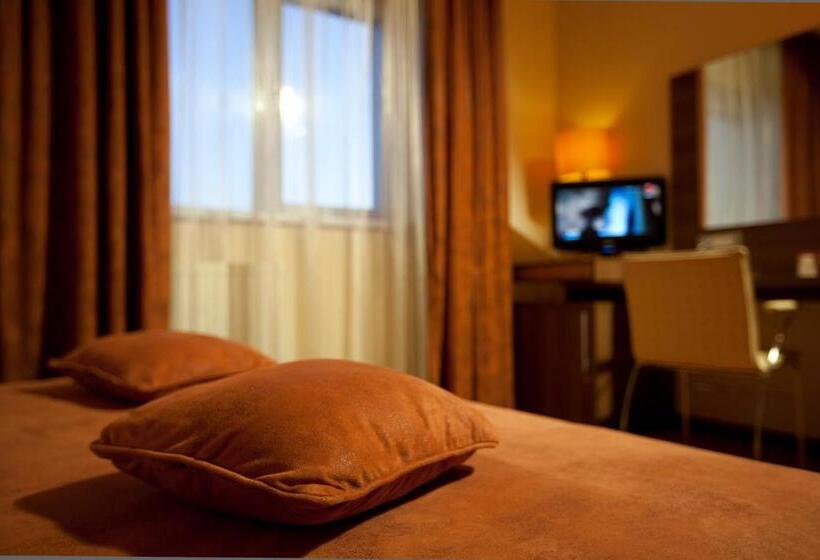 اتاق استاندارد, Rin Central