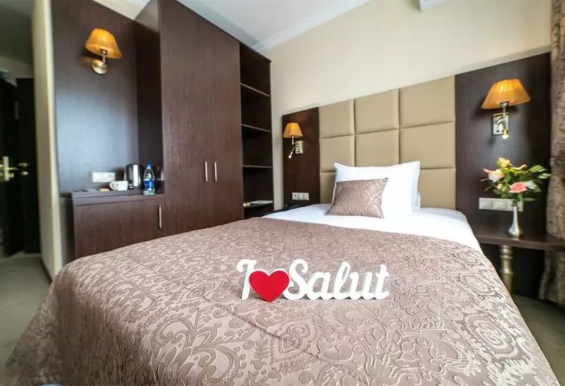 اتاق لوکس, Salut