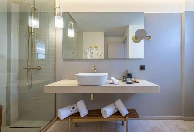 سوئیت جونیور با چشمانداز باغ, Aulus Chania Resort, Curio Collection by Hilton