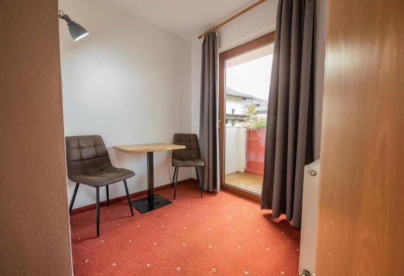 2 Sovrumslägenhet med Balkong, Haus Steinbock