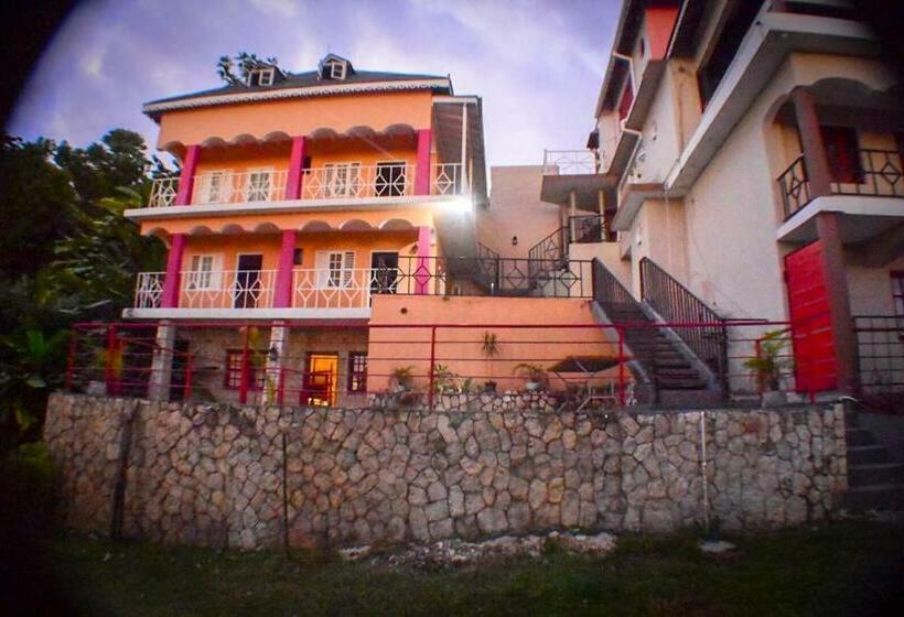 سوئیت با تخت بزرگ, Boutique B&b At Stone Village