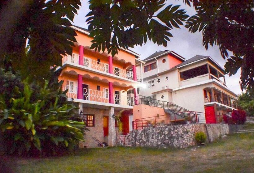 سوئیت با تخت بزرگ, Boutique B&b At Stone Village