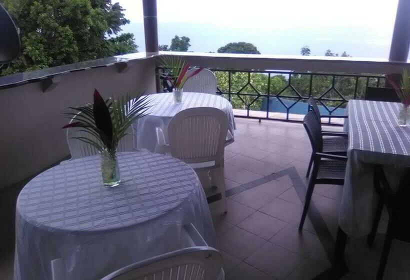 سوئیت با تخت بزرگ, Boutique B&b At Stone Village