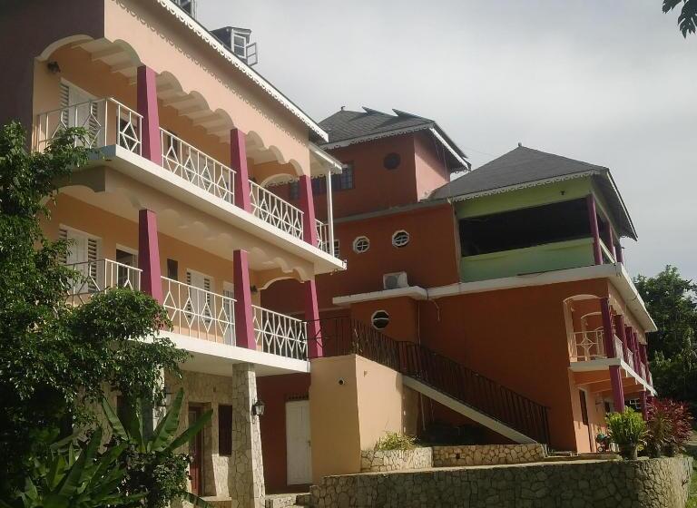 سوئیت با تخت بزرگ, Boutique B&b At Stone Village