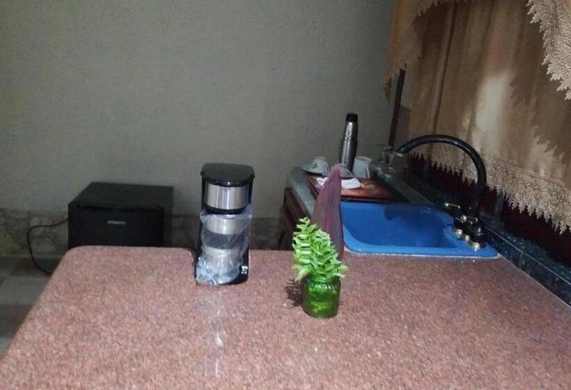 سوئیت با تخت بزرگ, Boutique B&b At Stone Village