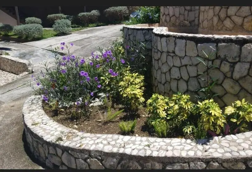 سوئیت با تخت بزرگ, Boutique B&b At Stone Village