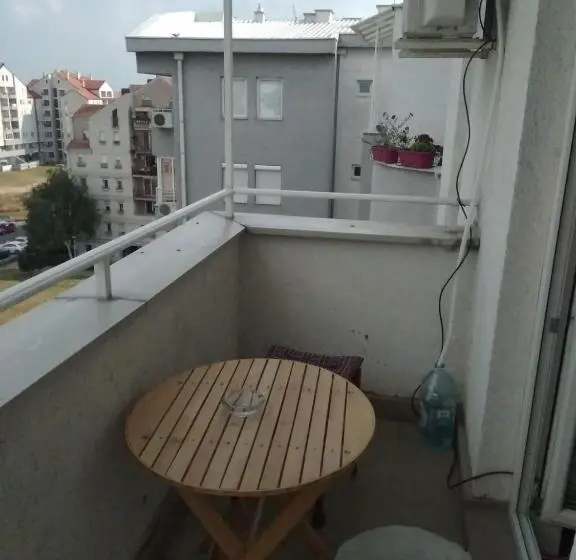 آپارتمان لوکس 2 خوابه, Apartman Neva