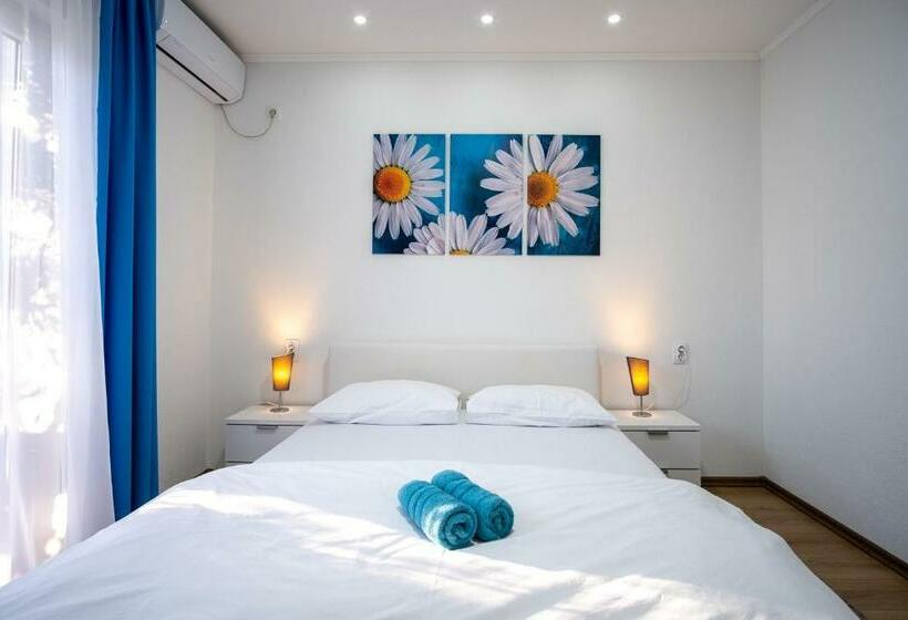 اتاق لوکس با بالکن, Apartments Sweet Dreams