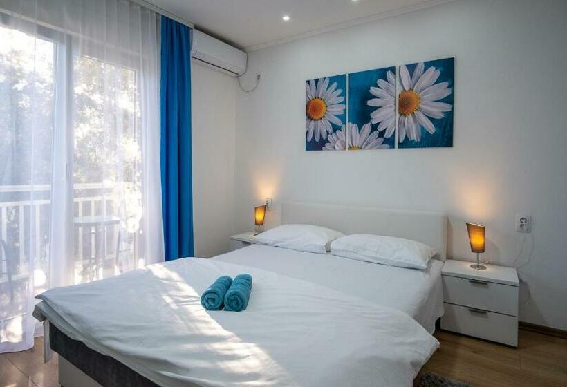 اتاق لوکس با بالکن, Apartments Sweet Dreams