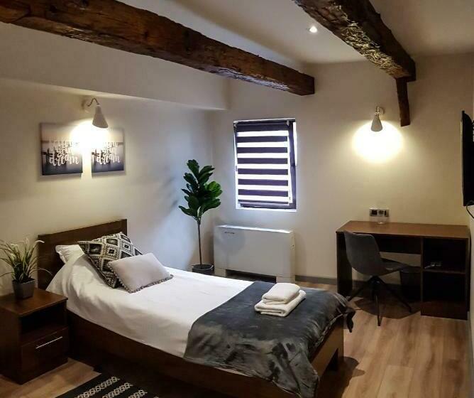 اتاق استاندارد یک نفره, Stari Slon