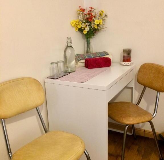 Четырехместный номер эконом класса с общей ванной комнатой, Templar Secrets House