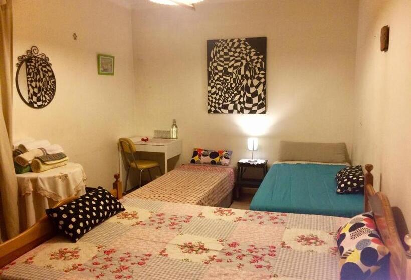 Четырехместный номер эконом класса с общей ванной комнатой, Templar Secrets House