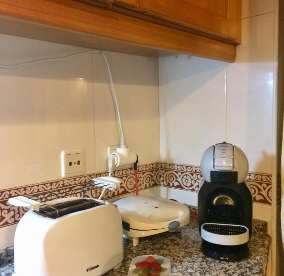 Четырехместный номер эконом класса с общей ванной комнатой, Templar Secrets House