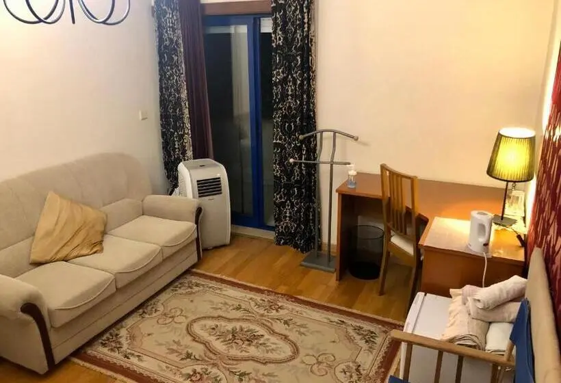 سوئیت با بالکن, Templar Secrets House