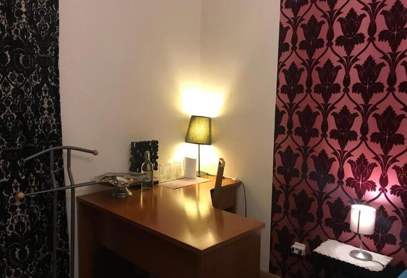 סוויטה עם מרפסת, Templar Secrets House