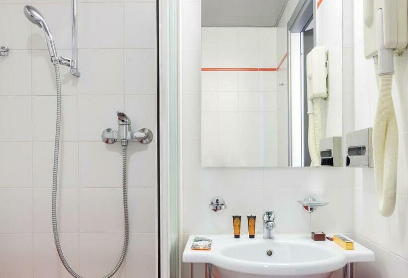 标准三人间, B&b Hotel Milano La Spezia