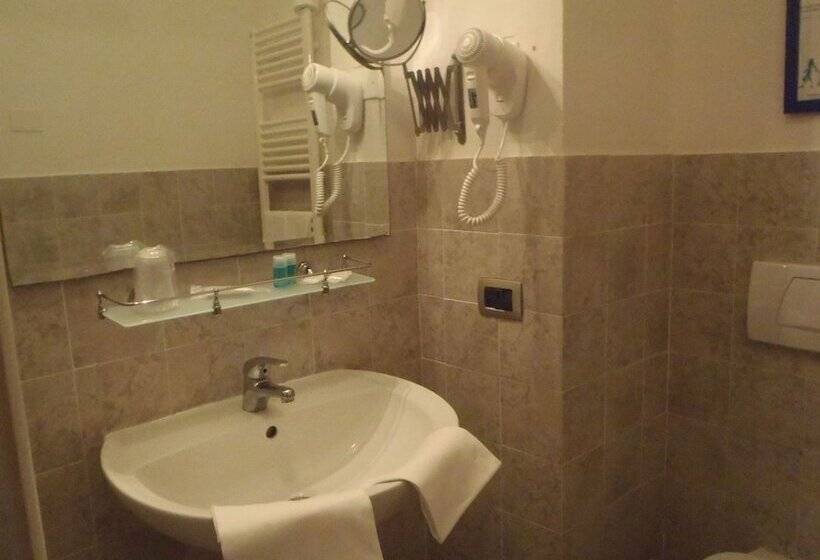 Семейный Номер, Airone Pisa Hotel Ristorante