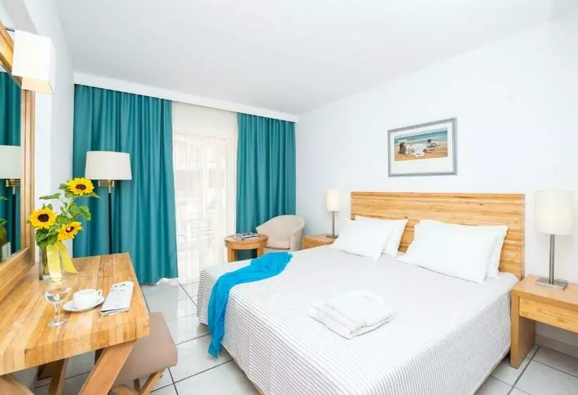 اتاق استاندارد با چشمانداز استخر, Bitzaro Palace Hotel All Inclusive