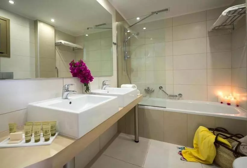 اتاق خانوادگی, Bitzaro Palace Hotel All Inclusive