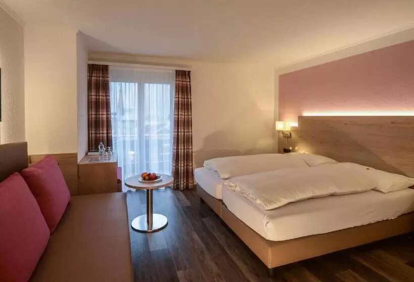 Standard Kolmen Hengen Huone Parveke, Brienz