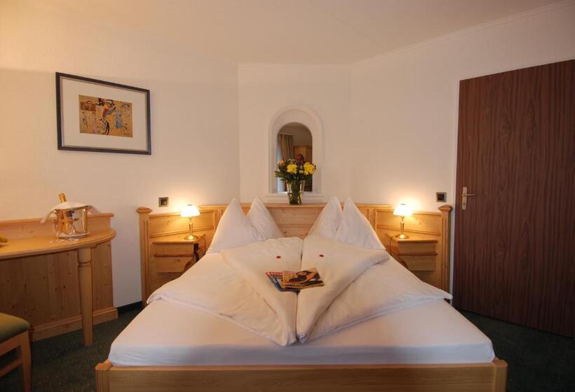 Трехместный Номер Стандарт с Балконом, Brienz