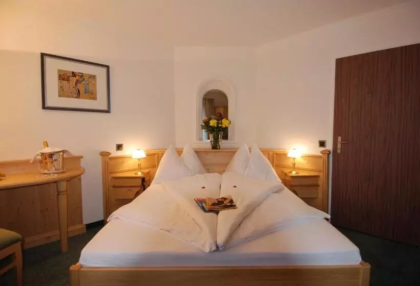 Standard Kolmen Hengen Huone Parveke, Brienz