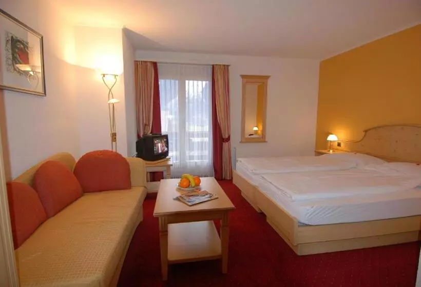 Standard Kolmen Hengen Huone Parveke, Brienz