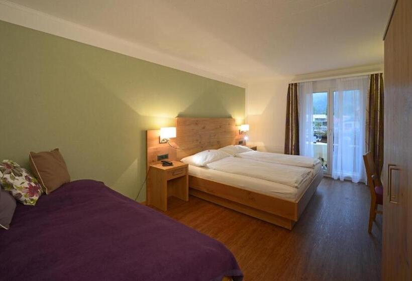 Трехместный Номер Стандарт с Балконом, Brienz