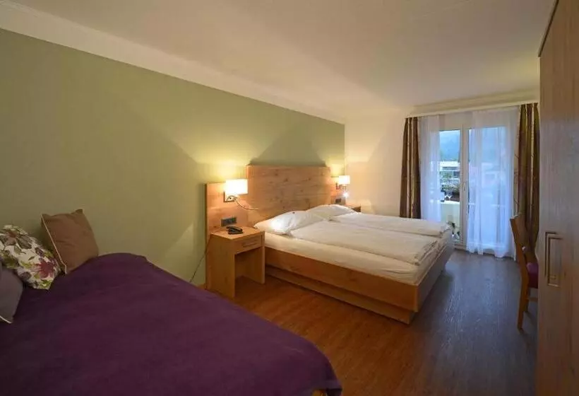 Standard Kolmen Hengen Huone Parveke, Brienz