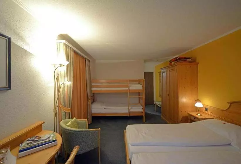 Standard Kolmen Hengen Huone Parveke, Brienz