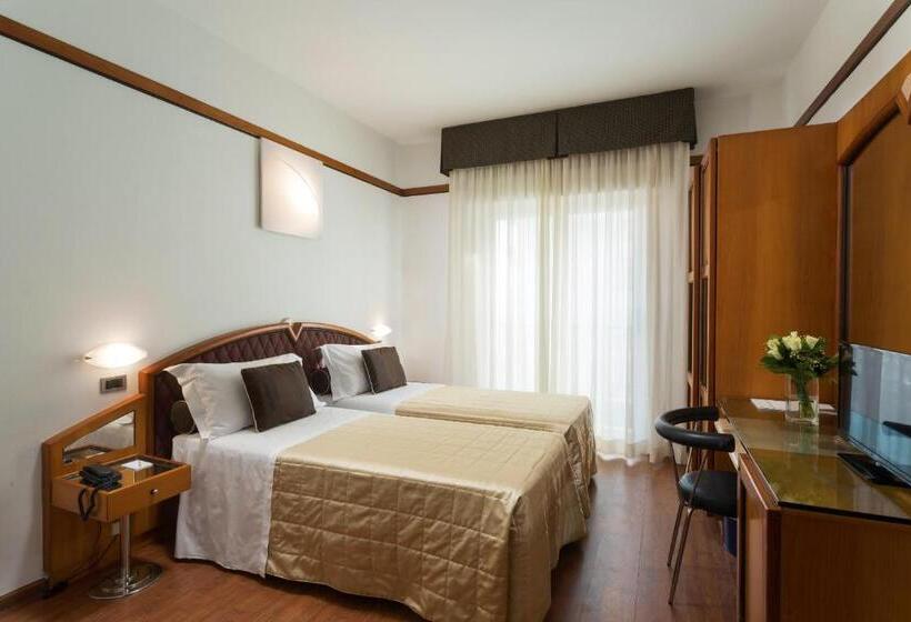 חדר קלאסי לשלושה, Continental