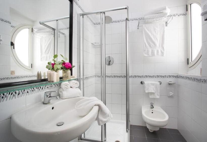 חדר סופריור לשלושה, Continental