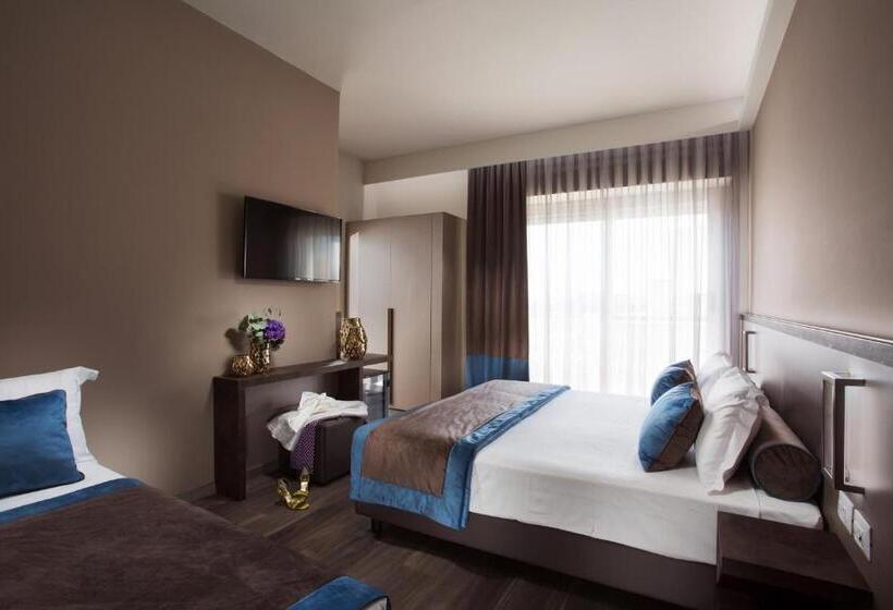 חדר דלוקס לשלושה, Continental