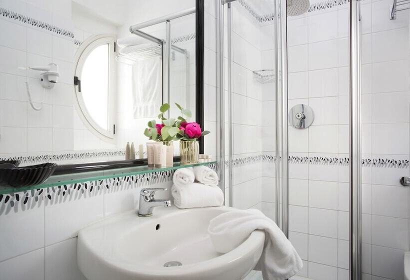 חדר דלוקס לשלושה, Continental